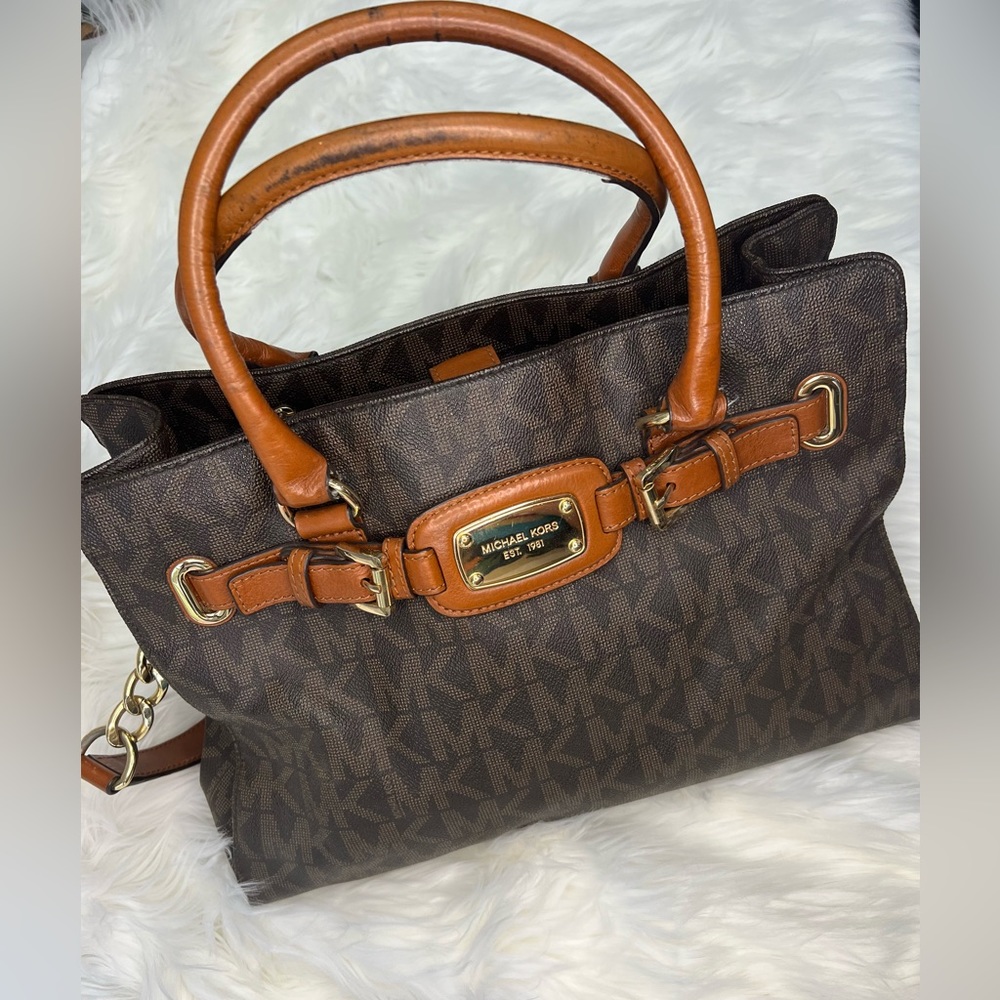 Authentic Micheal Kors crossbody/ hand bag purse!